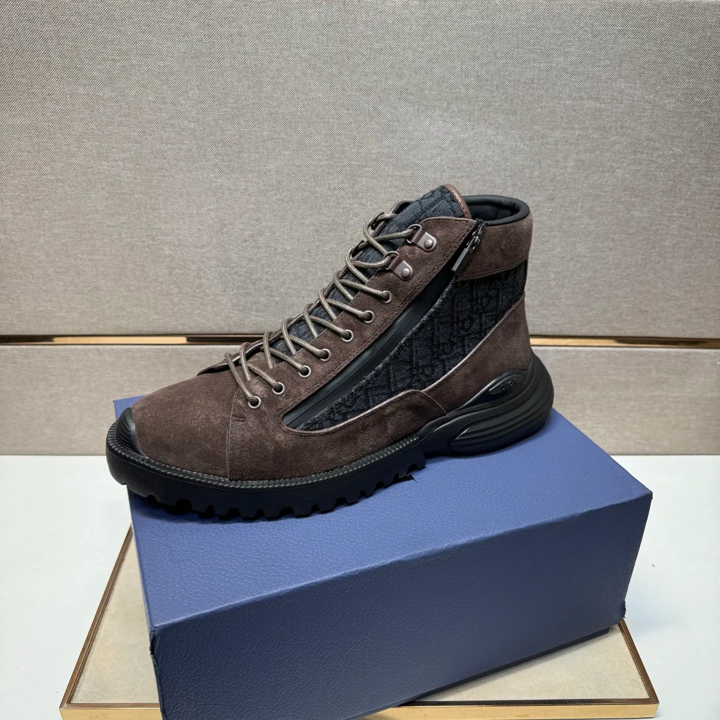 ⬛️Men's shoes 💰p580 [Dior~] Men's casual high-top shoes 2025z cabinet sales simultaneously 🔶Size: 39-44 #️⃣ 🔷2 colors🔜The upper is made of multi-material splicing➕Genuine leather lining, comfortable and breathable, sole: original comfortable and wear-resistant outsole, ⚠️Real shot📱Photographed🎬The real thing is better📢📢📢
